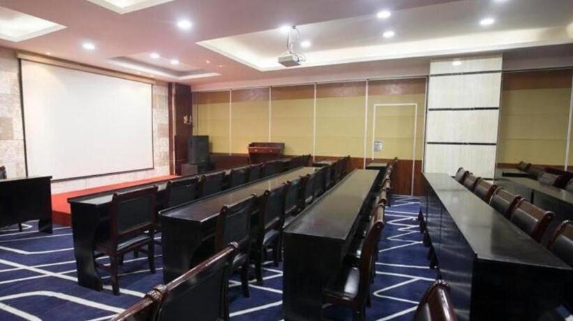 Chonpines Hotels·korla Jinxing