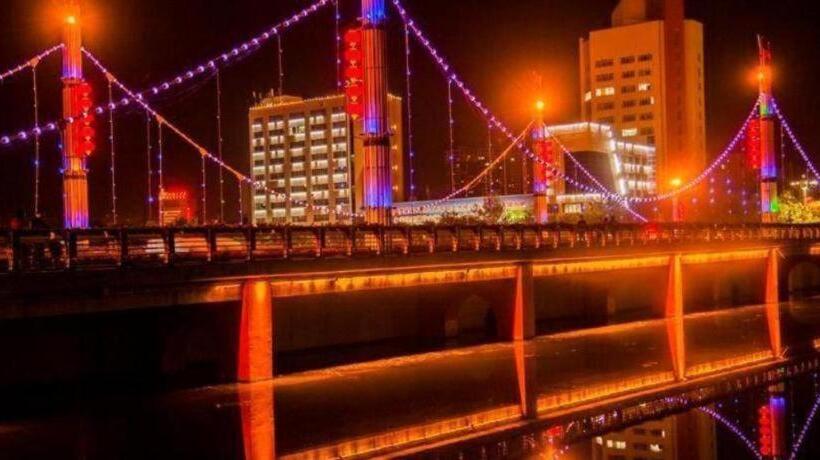 Chonpines Hotels·korla Jinxing