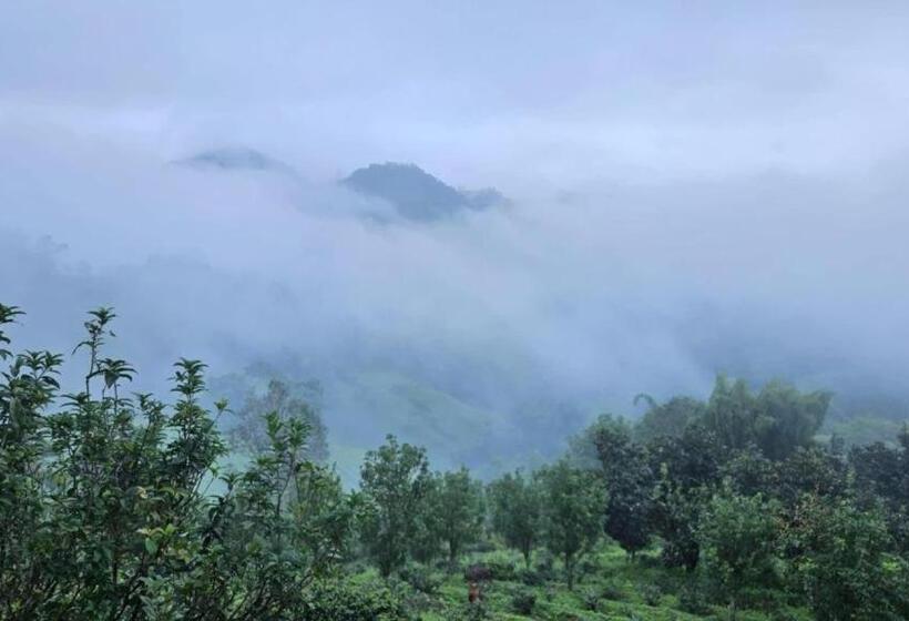 Отель Baan Hom Muen Li