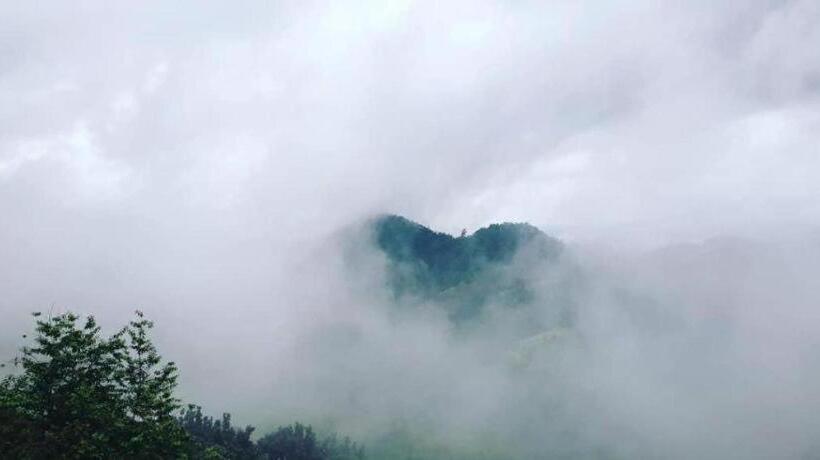 Отель Baan Hom Muen Li