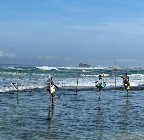 Отель Candella House