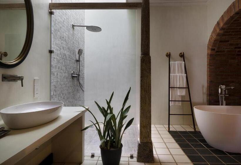 Отель Candella House