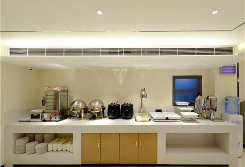 Отель City Comfort Inn Guiyang Financial City Convention Center Metro Station