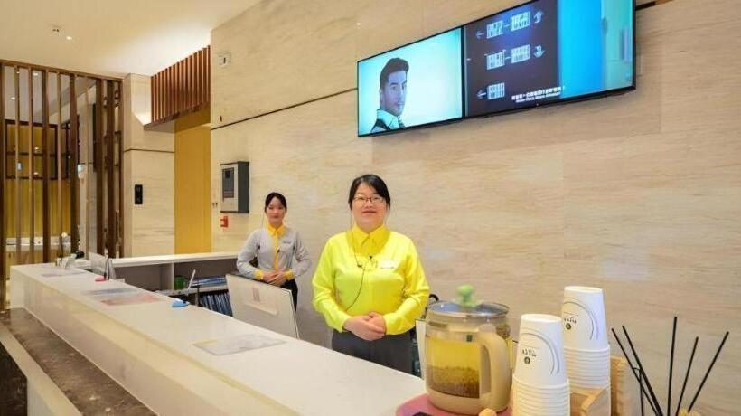 Отель City Comfort Inn Jingzhou Beijing Middle Road Renxinhui