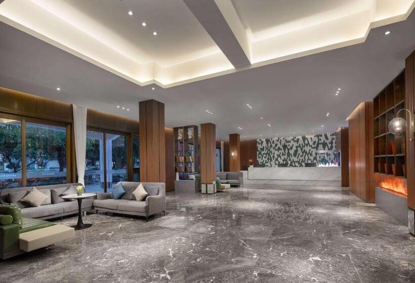 בית מלון כפרי Days Inn By Wyndham Hainan Sanya Bay