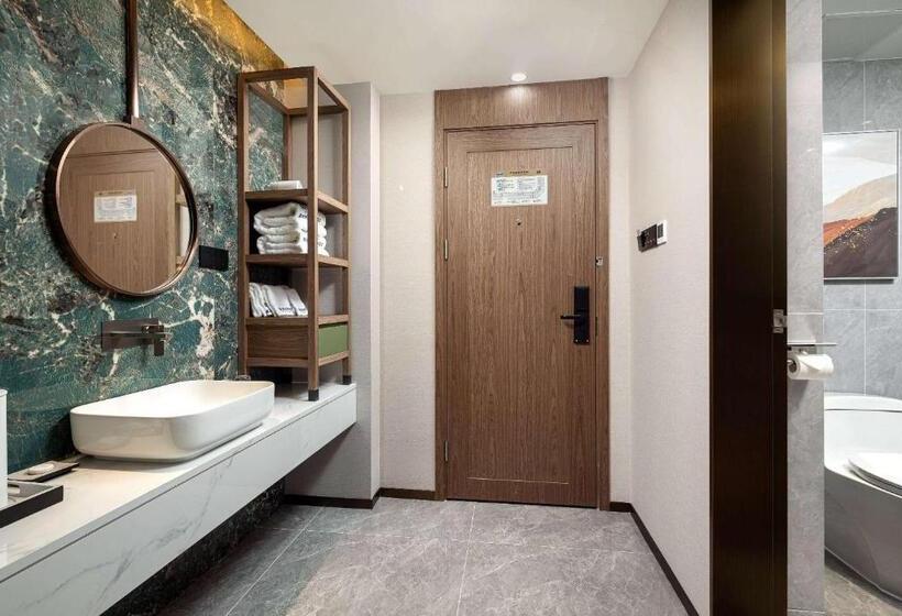 בית מלון כפרי Days Inn By Wyndham Hainan Sanya Bay