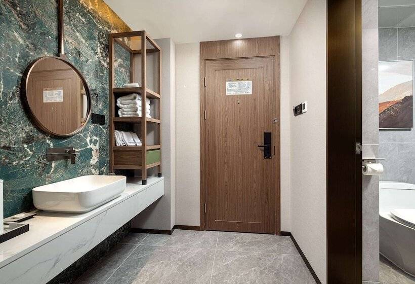 בית מלון כפרי Days Inn By Wyndham Hainan Sanya Bay