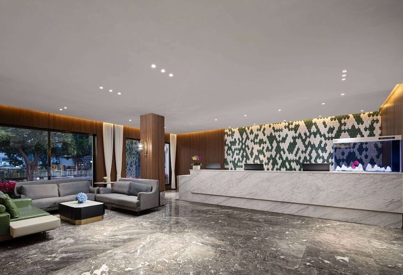 בית מלון כפרי Days Inn By Wyndham Hainan Sanya Bay