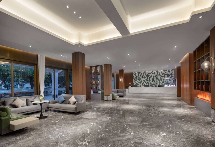 בית מלון כפרי Days Inn By Wyndham Hainan Sanya Bay