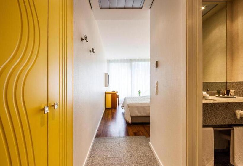 Отель Eden Roc Marina