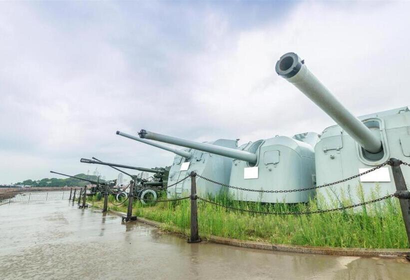 Отель Hi Inn Qingdao Taishan Road Metro Station