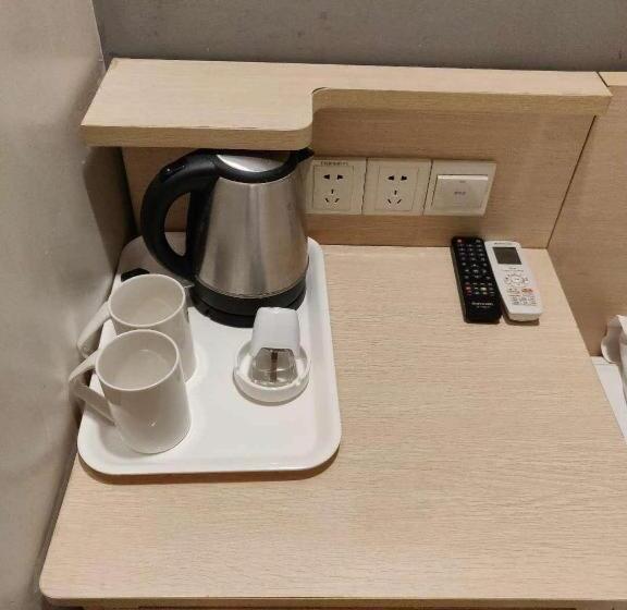 Отель Hi Inn Qingdao Taishan Road Metro Station