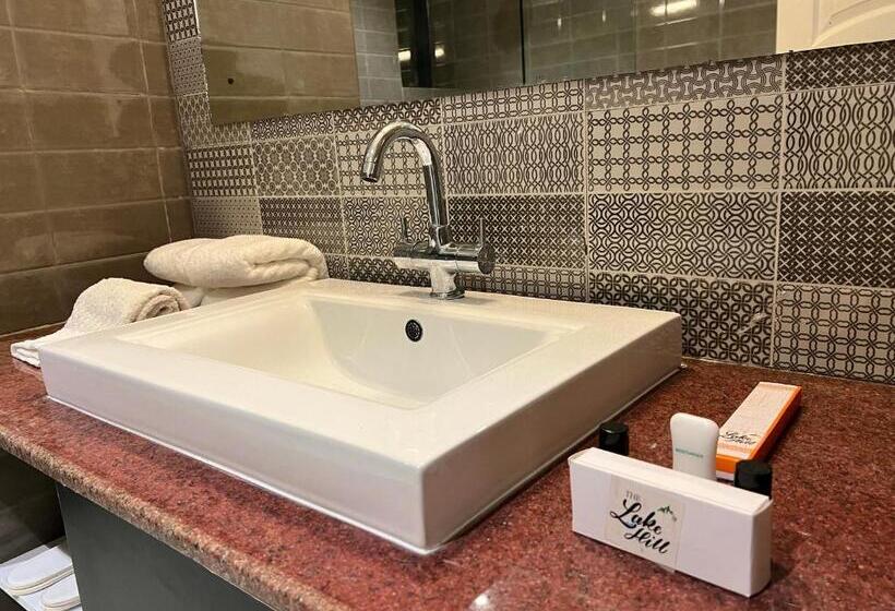 Отель Himalayas By The Lake Hill