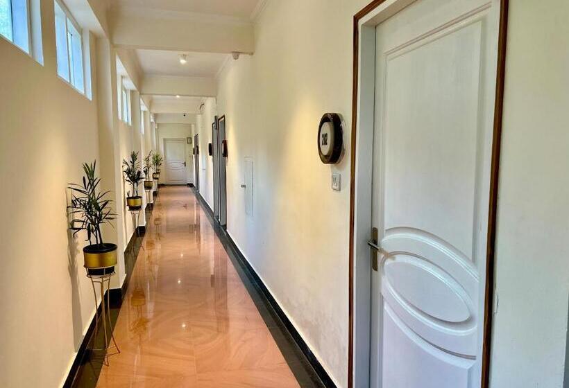 Отель Himalayas By The Lake Hill