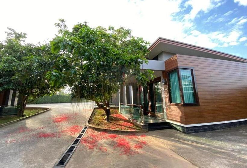 ホテル Nutchana Hill Boutique