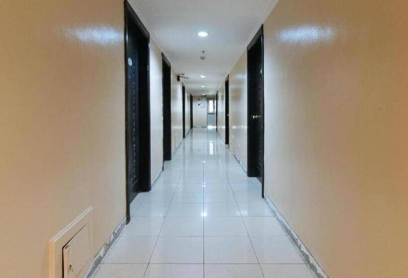 Отель Reddoorz Plus @ Project 6 Quezon City