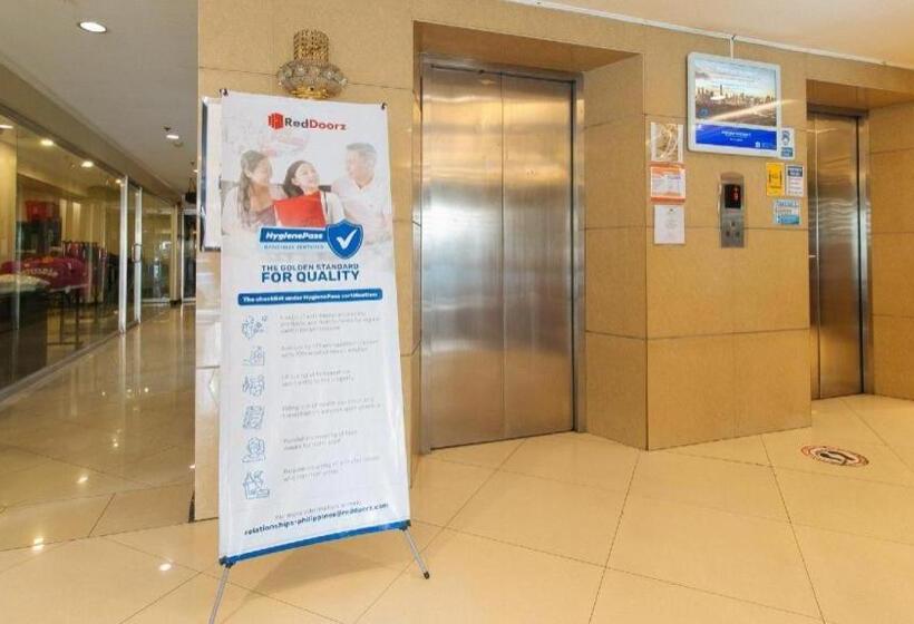 Отель Reddoorz Plus @ Project 6 Quezon City