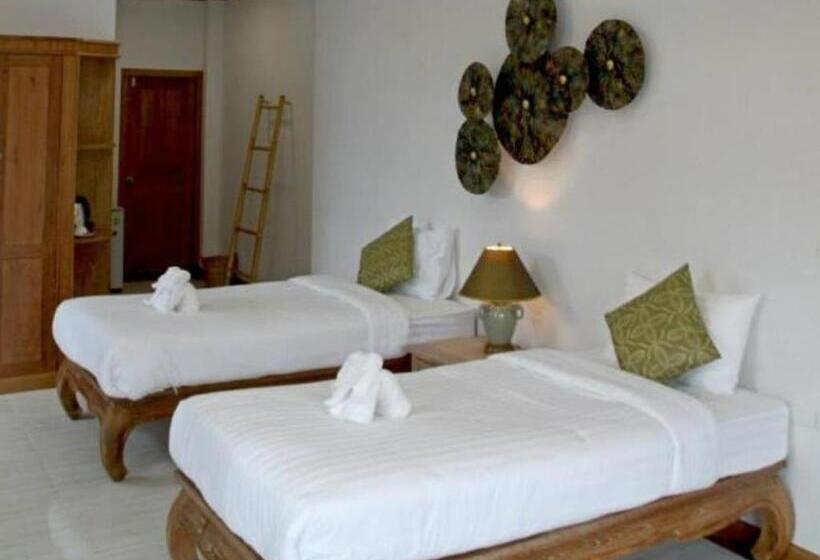 בית מלון כפרי Small