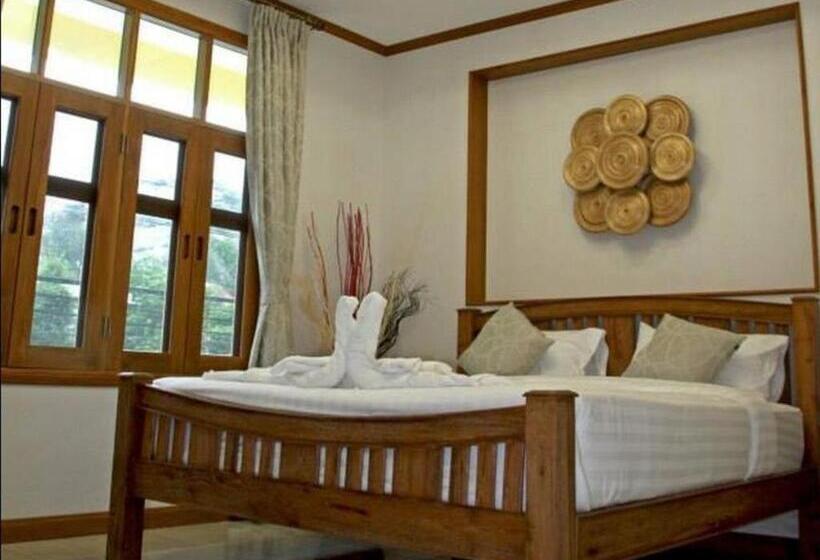 בית מלון כפרי Small