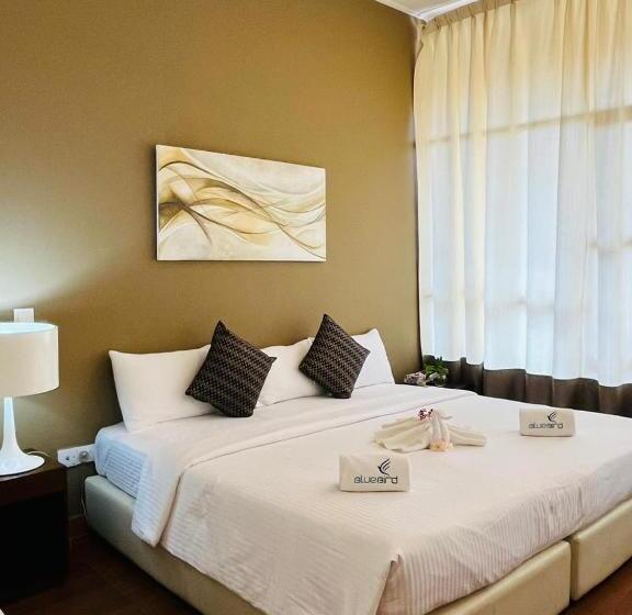 酒店 The Cave By Blue Bird