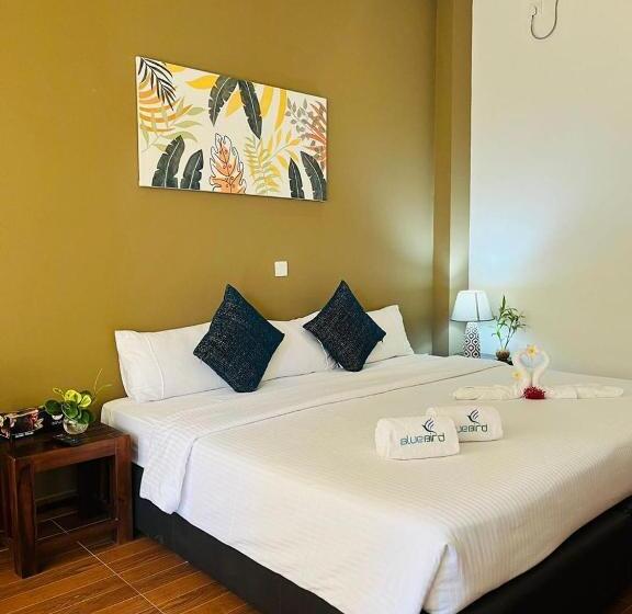 酒店 The Cave By Blue Bird