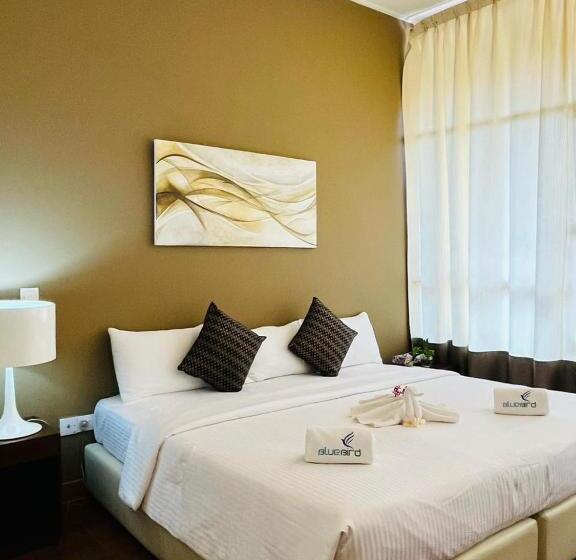 酒店 The Cave By Blue Bird