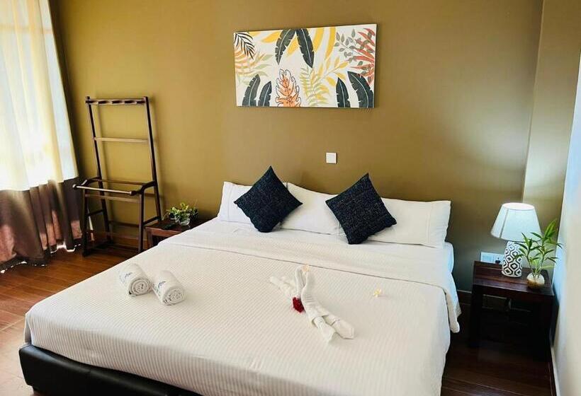 酒店 The Cave By Blue Bird