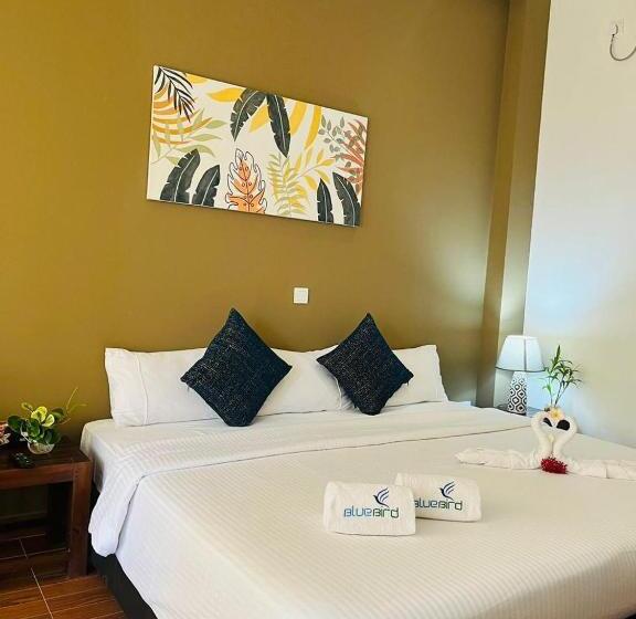 酒店 The Cave By Blue Bird