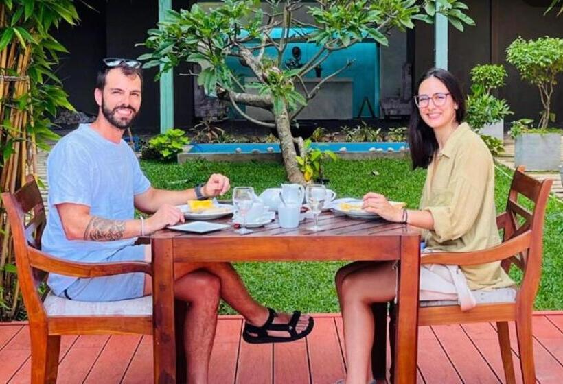 酒店 The Cave By Blue Bird