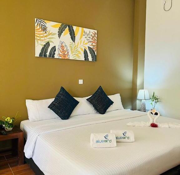 酒店 The Cave By Blue Bird