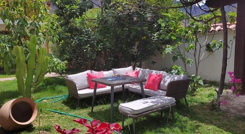 هتل The White House