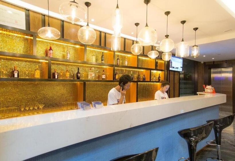 Отель Zmax Guangzhou Jiangtai Road Metro Station