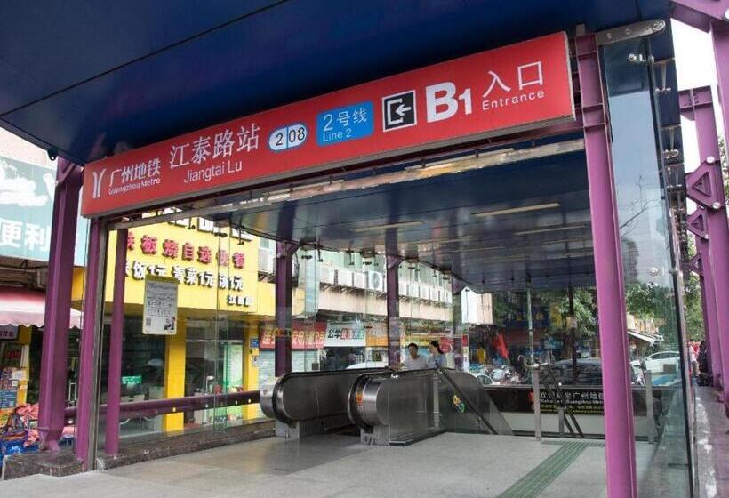 Отель Zmax Guangzhou Jiangtai Road Metro Station