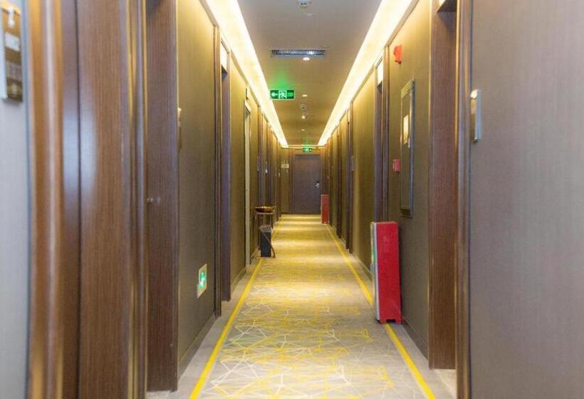 Отель Zmax Guangzhou Jiangtai Road Metro Station