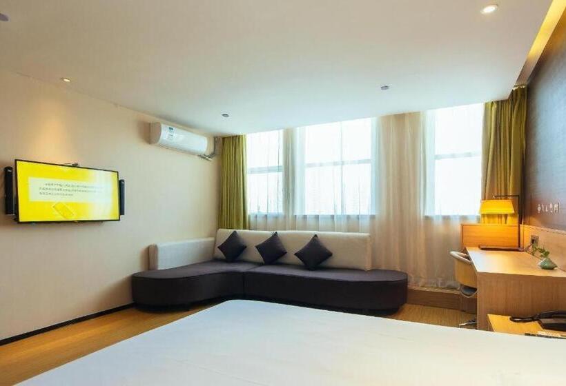 Iu Hotel Zhengzhou Erqi Wanda Plaza Daxue Road Branch