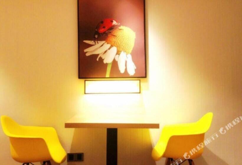 Iu Hotel Zhengzhou Erqi Wanda Plaza Daxue Road Branch