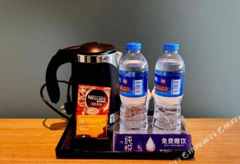 Iu Hotel Zhengzhou Erqi Wanda Plaza Daxue Road Branch