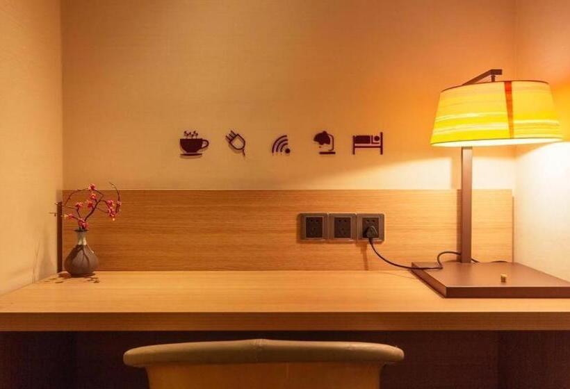 Iu Hotel Zhengzhou Erqi Wanda Plaza Daxue Road Branch