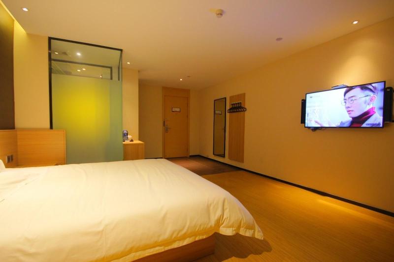 Iu Hotel Zhengzhou Erqi Wanda Plaza Daxue Road Branch