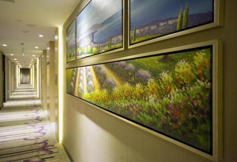 Lavande Hotels Guangzhou Jiahe Wanggang Metro Station Junhe Avenue