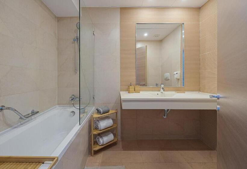 Deluxe Apartments & Studio With Many Facilities