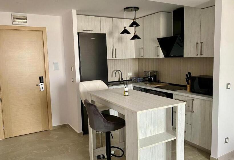 Deluxe Apartments & Studio With Many Facilities