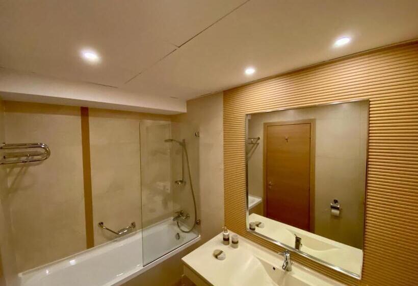 Deluxe Apartments & Studio With Many Facilities