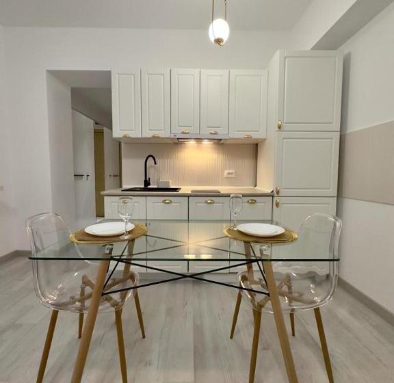 Deluxe Apartments & Studio With Many Facilities