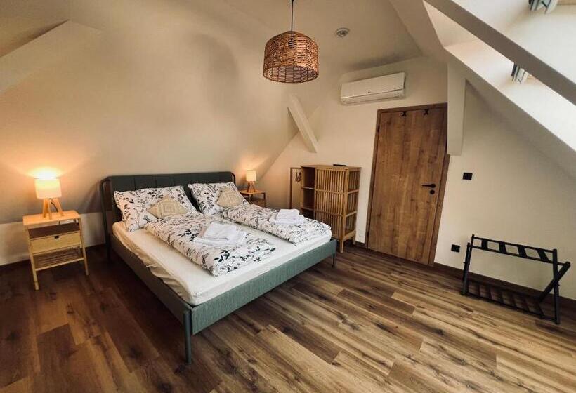 ペンション Apartmány V Zahradě