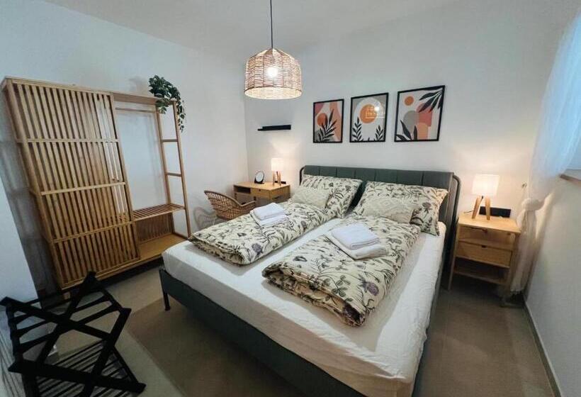 ペンション Apartmány V Zahradě