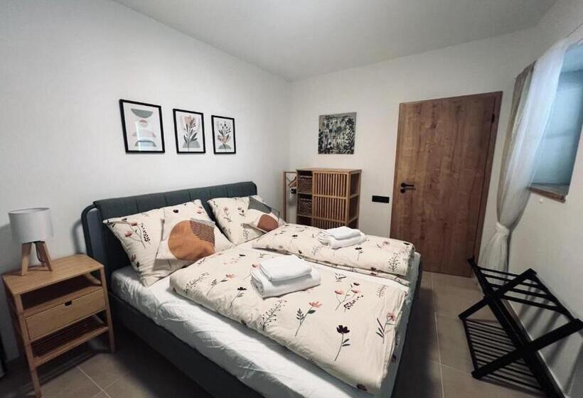 ペンション Apartmány V Zahradě