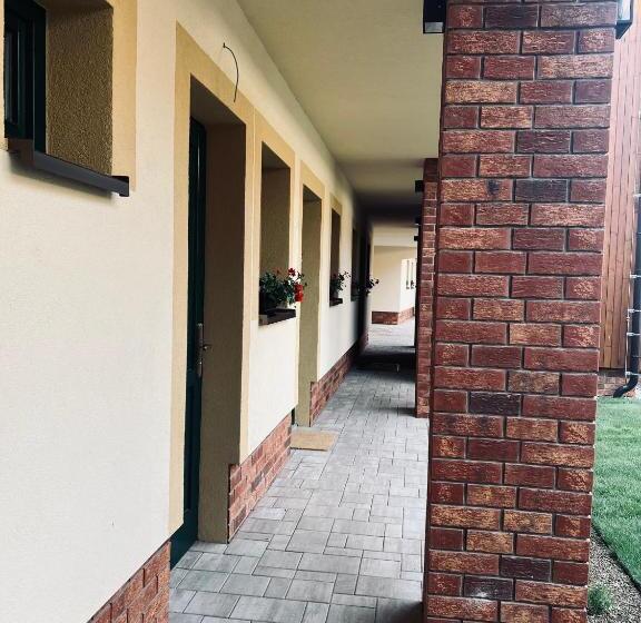 ペンション Apartmány V Zahradě