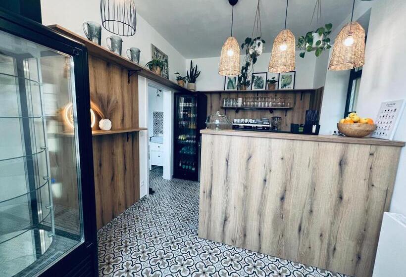 ペンション Apartmány V Zahradě