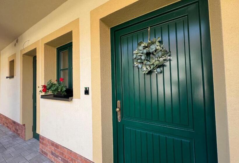 ペンション Apartmány V Zahradě